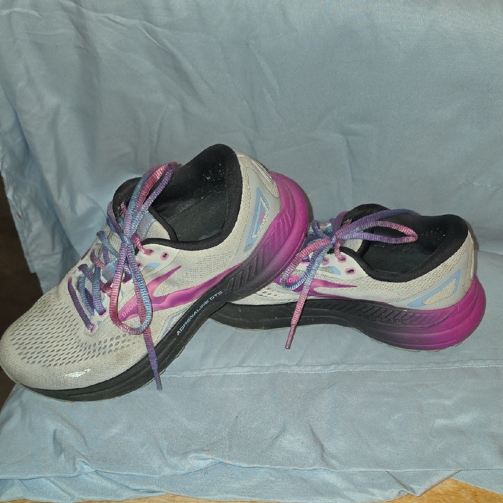 Brooks Women's Gray and Purple Gradient Running Sneakers